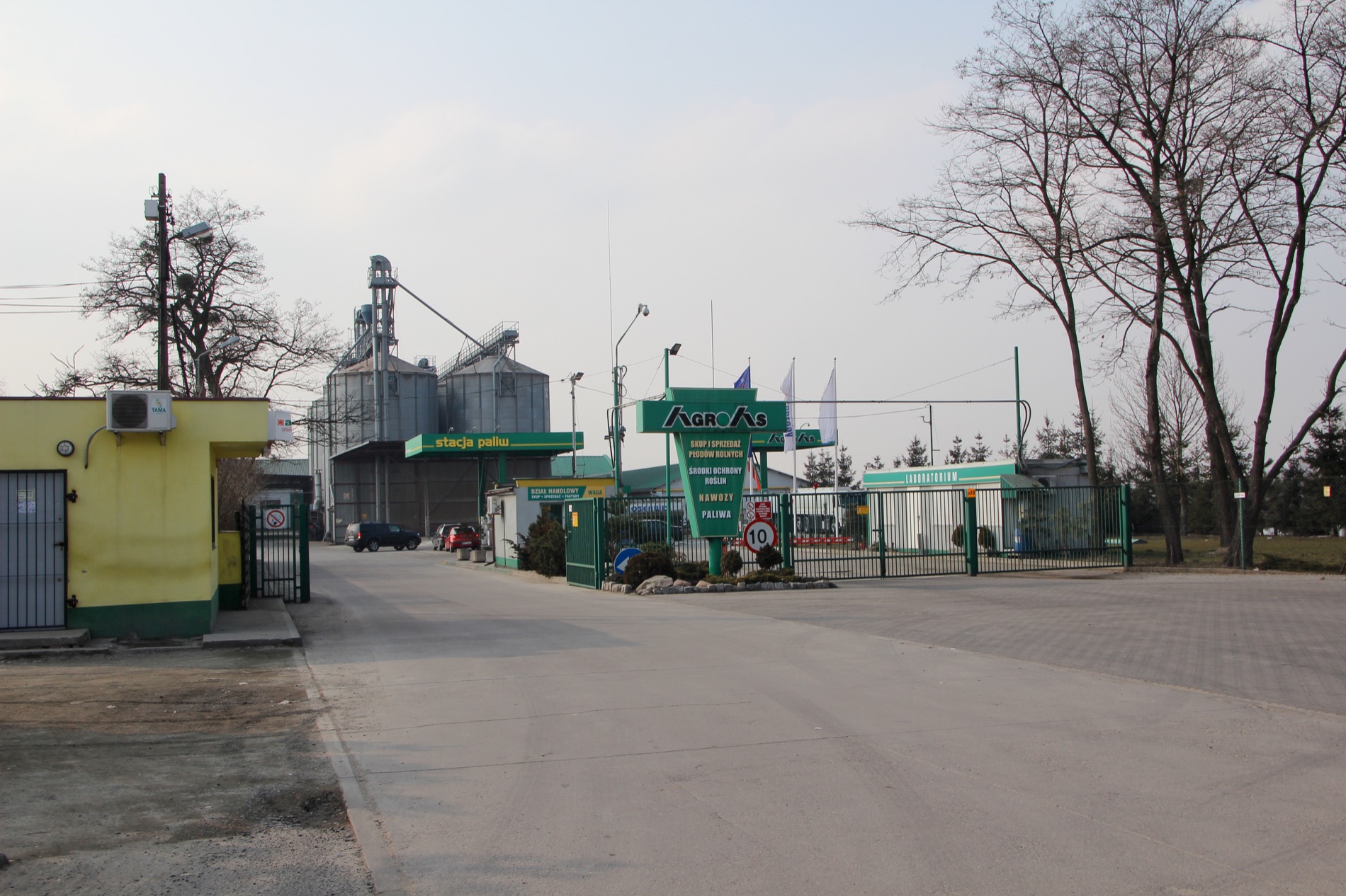 Spichlerz i zabudowa folwarczna